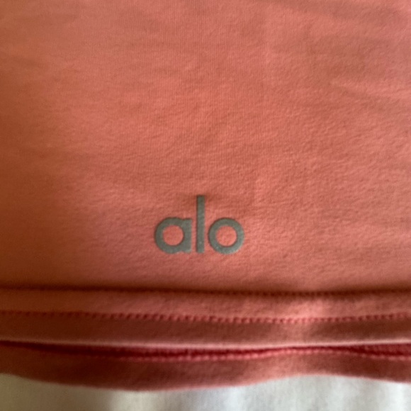 ALO Yoga Coral Peach Crop Top - Picture 3 of 4